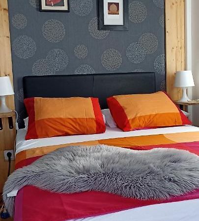 Apartment Travel Hub *** วาราชดีน ภายนอก รูปภาพ