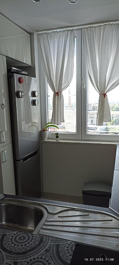 Apartment Travel Hub *** วาราชดีน ภายนอก รูปภาพ