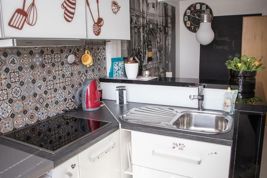 Apartment Travel Hub *** วาราชดีน ภายนอก รูปภาพ